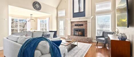 Fernseher, Kamin, Arbeitsbereiche