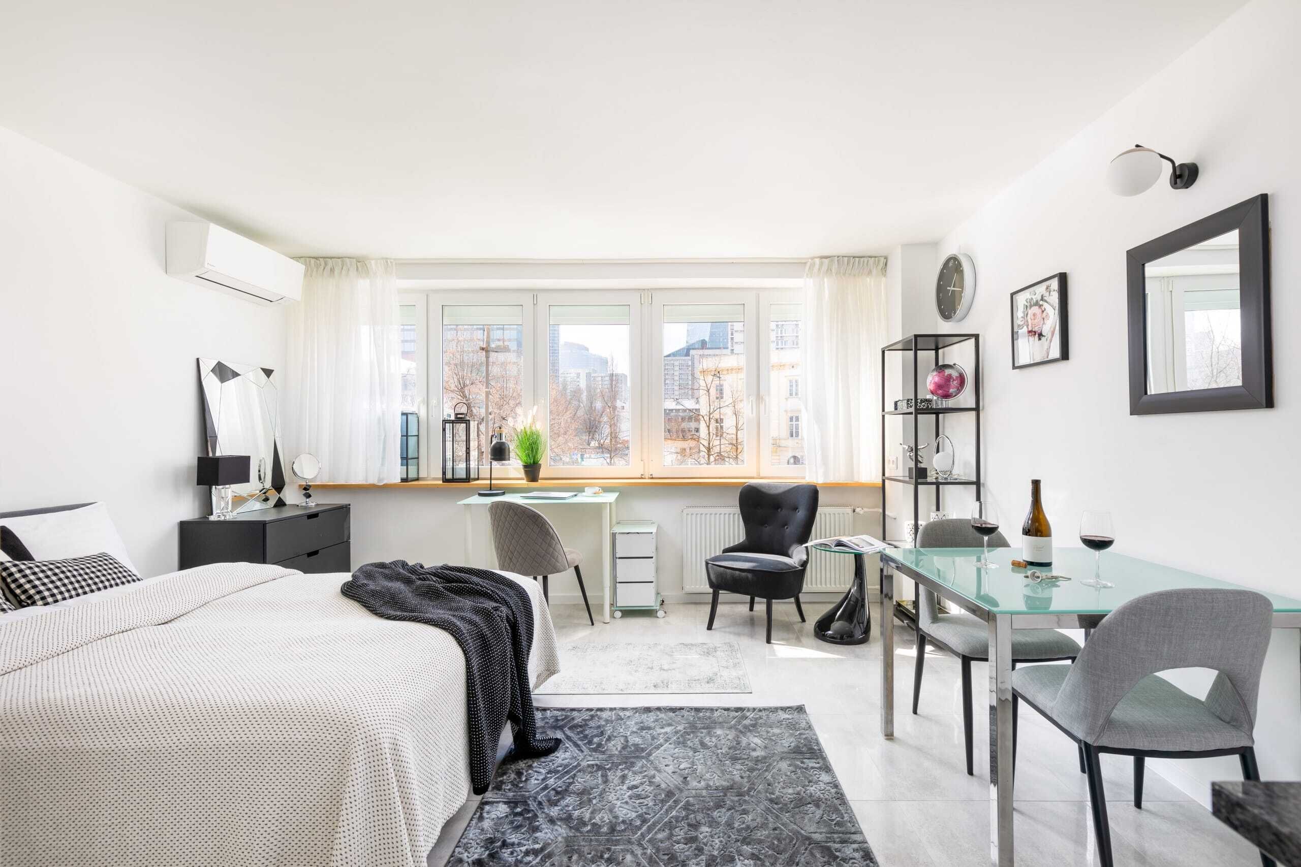 Una scrivania, ferro/asse da stiro, Wi-Fi, lenzuola