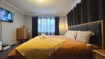 3 Schlafzimmer, Schreibtisch, BĂŒgeleisen/BĂŒgelbrett, Reisekinderbett