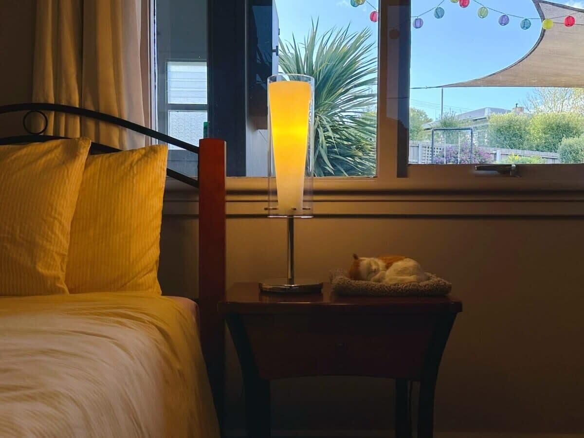 3 bedrooms, desk, iron/ironing board, travel crib