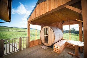 Outdoor spa tub - Atlas (Nairn)