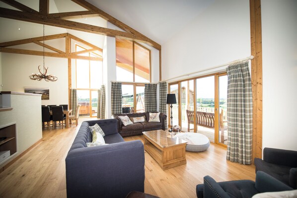 Video-game console - Atlas (Nairn)