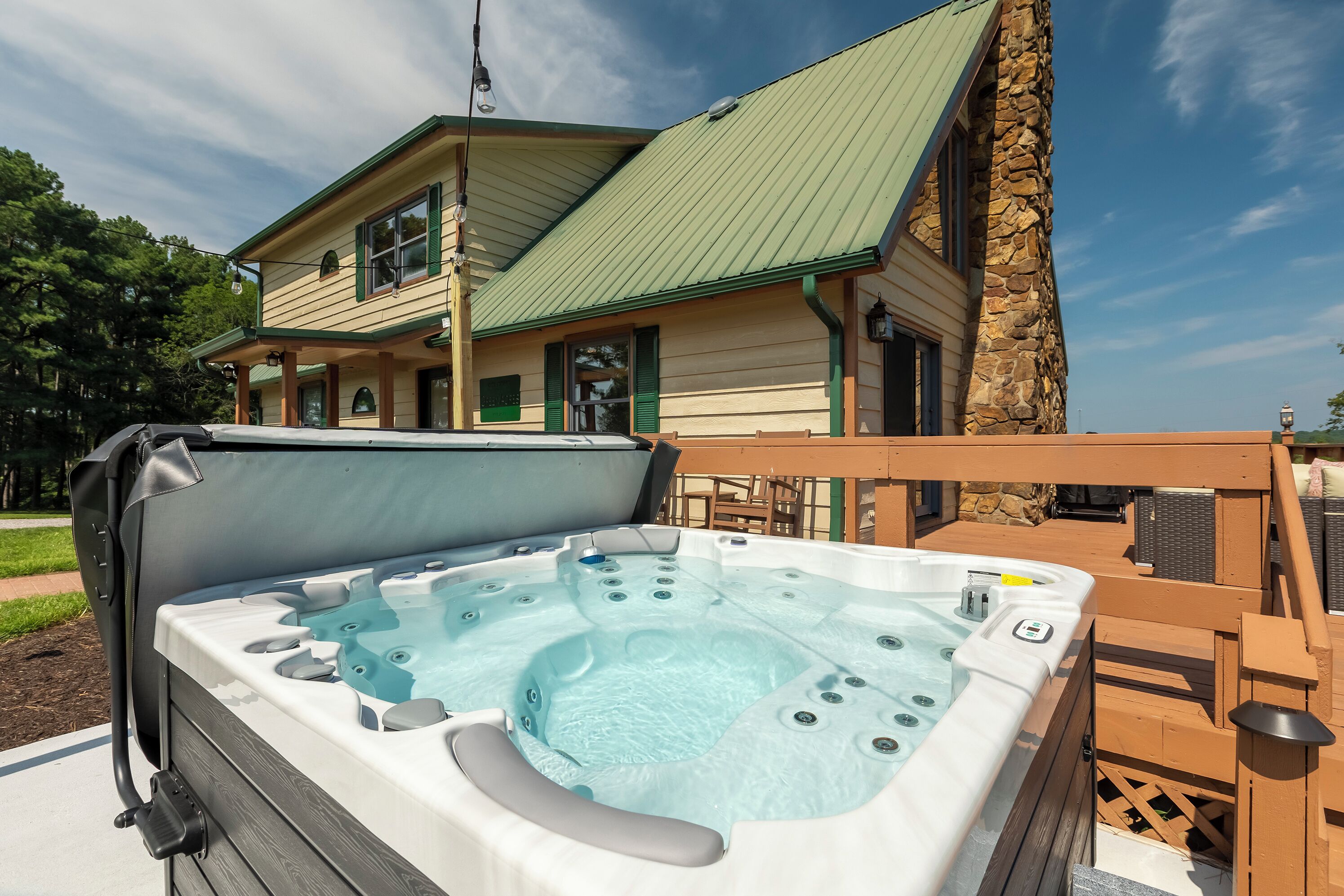 Outdoor spa tub