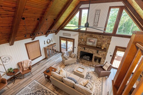 Country Chateau w/ Hot Tub Near Wine Trail