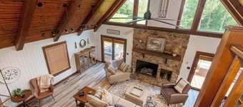 Country Chateau w/ Hot Tub Near Wine Trail