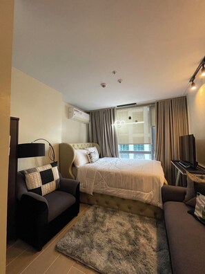 3 bedrooms, iron/ironing board, WiFi, bed sheets - Discounted | Stunning 2.5 Br@Eastwood Global (Quezon City)