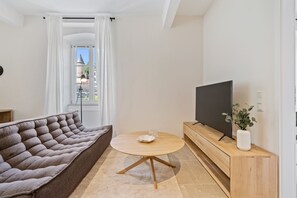 Apartment | Living area | Smart TV