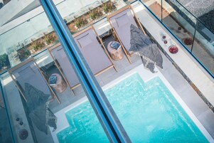 Quarto casal superluxo, piscina particular, vista para o mar | Piscina particular