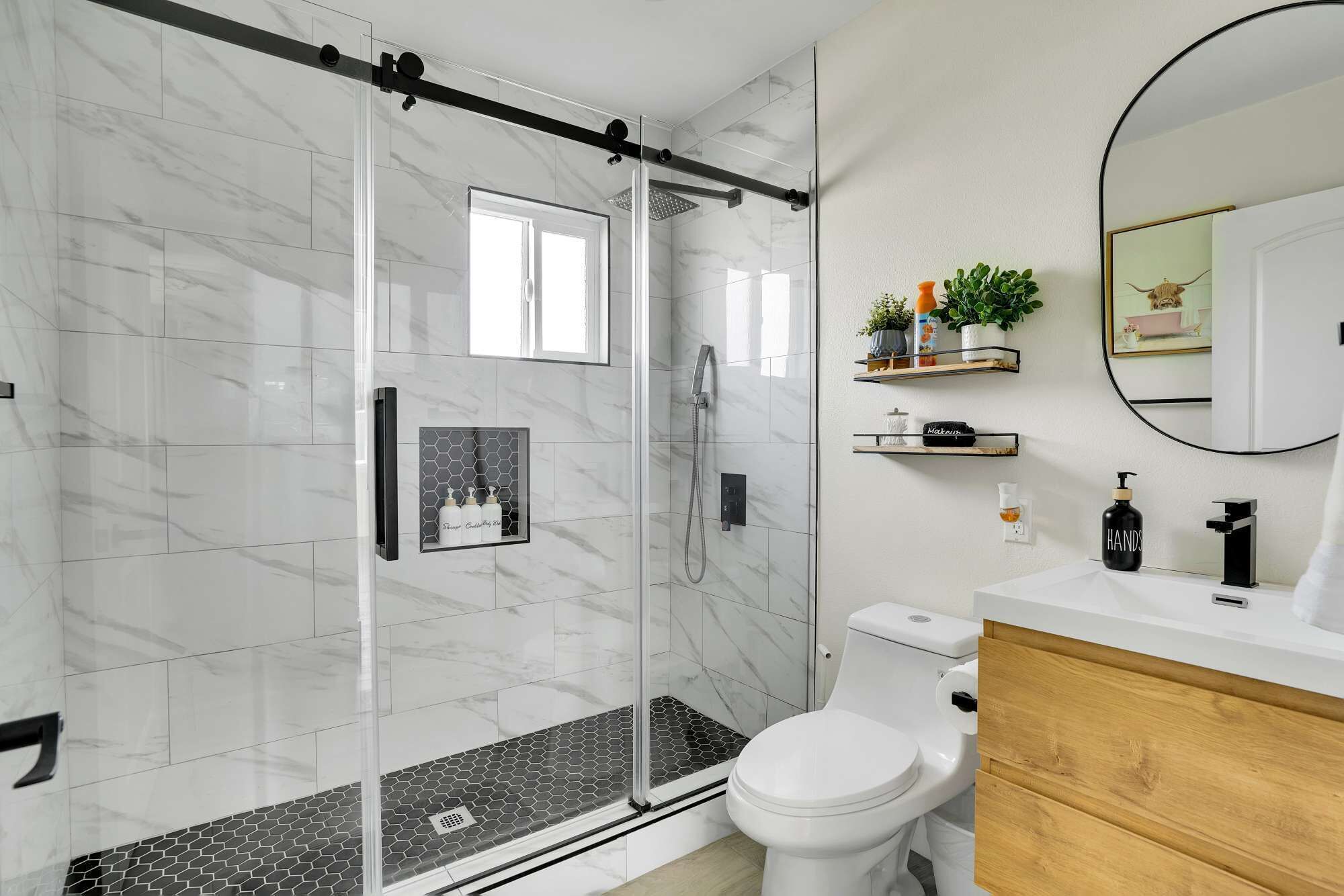 Shower, hair dryer, towels