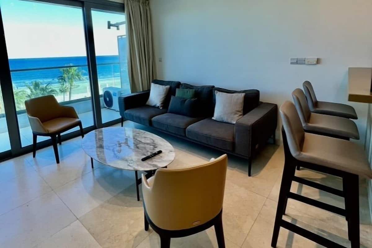 Luxury Apartment, 3 Bedrooms, Balcony, Sea View | Living area
