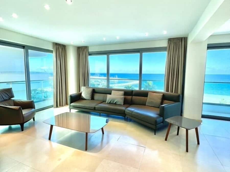 Luksusleilighet, 2 soverom, balkong, sjøutsikt | Oppholdsområde | Smart-TV