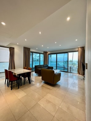 Luxury-Apartment, 2 Schlafzimmer, Meerblick | Wohnbereich