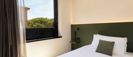 Kamar Single | 1 kamar tidur, brankas, meja kerja, dan tirai kedap cahaya