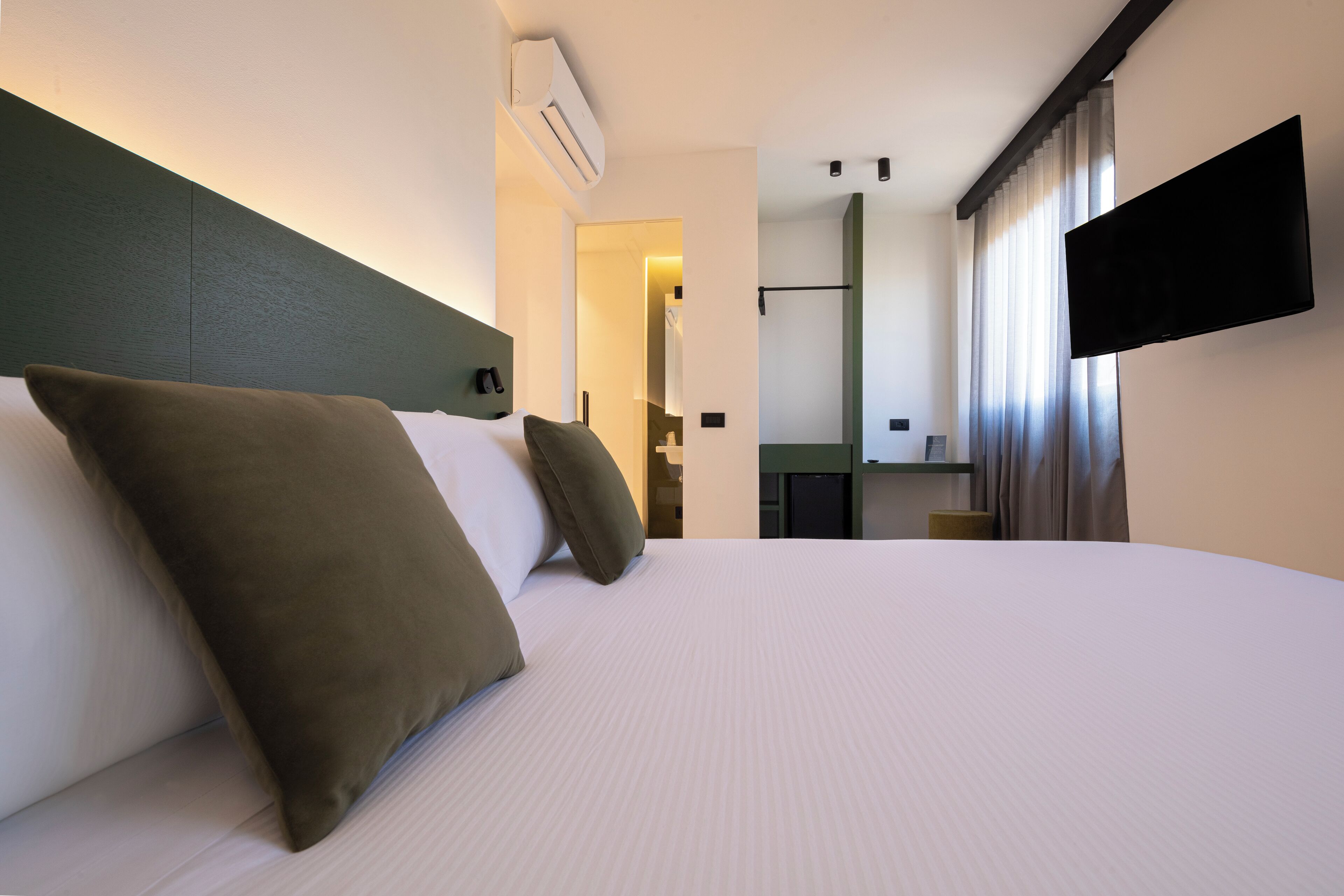 Double Room | In-room safe, desk, blackout curtains, soundproofing