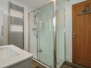 Shower - Tawny's Roost (King's Lynn)