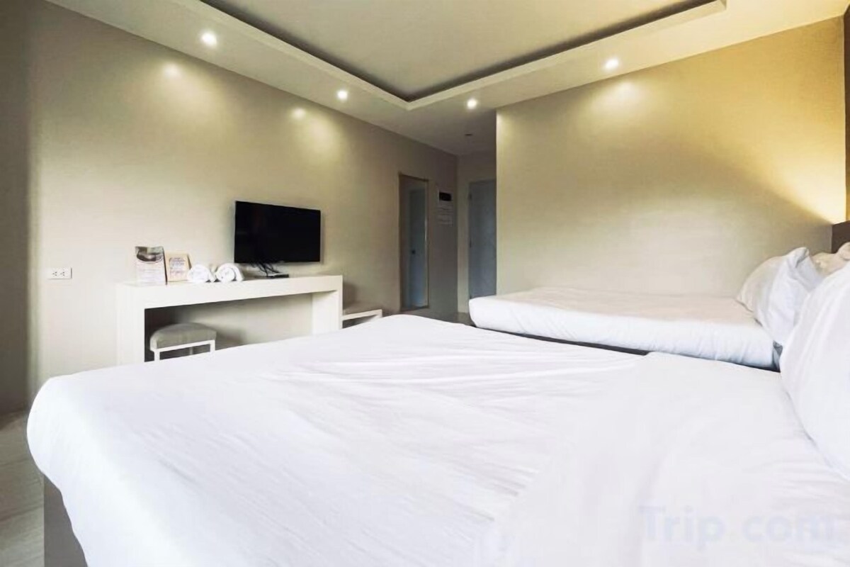Rollaway beds (surcharge), WiFi (free), bed sheets