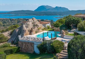Pool - Villa in Porto Rotondo with 9 bedrooms sleeps 20 (Porto Rotondo)