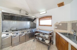 Réfrigérateur, four, plaque de cuisson, lave-vaisselle