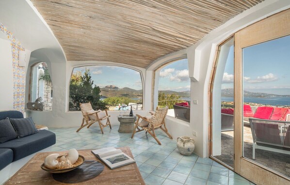 TV - Villa in Porto Rotondo with 9 bedrooms sleeps 20 (Porto Rotondo)