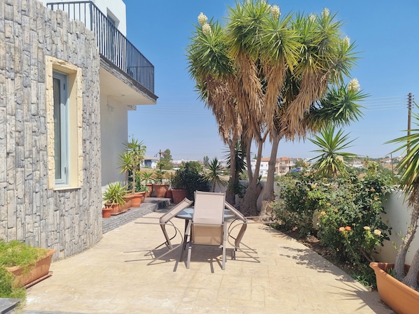 Villa | Terrace/patio - Impeccable 3-bed Villa in Nicosia (Agia Varvara)