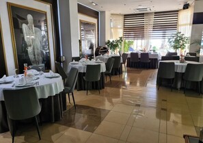 Free daily continental breakfast - Hotel Arvi (Durrës)