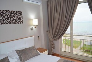 Panoramic Double Room | Desk, soundproofing, free WiFi - Hotel Arvi (Durrës)