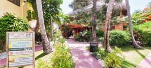 Property grounds - PREMIUM QUEEN BED SUITE Pool and Beach Club - La Piazzetta #75 (Punta Cana)