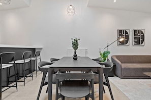 In-room dining - Charming Clausen Getaway Serene ID209 (Luxembourg City)