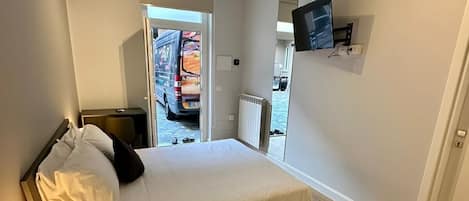 Standard Double Room | 1 bedroom, premium bedding, down duvets, memory-foam beds