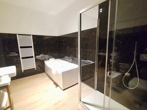 Deluxe Apartment, 1 Bedroom, Terrace | Bathroom | Hair dryer, bidet - HH HERMOSO HOUSING ASTI (Asti)