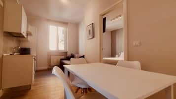 Apartment, 2 Schlafzimmer | Eigene Küche | Reinigungsartikel