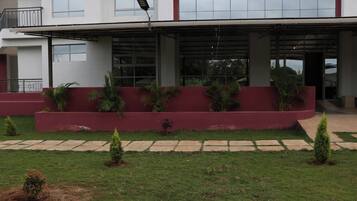 ด้านหน้าที่พัก