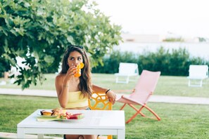 Free daily cooked-to-order breakfast 