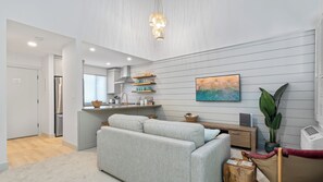 TV - Wailea Ekahi Studio #52-E Beautifully Renovated Studio on Keawakapu Beach (Wailea)