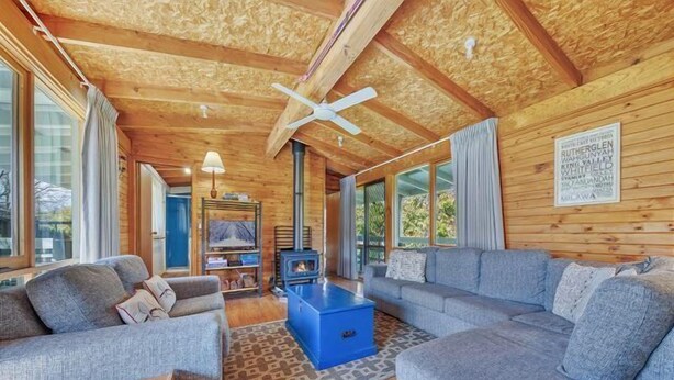 TV - The Cabin, Porepunkah (Porepunkah)