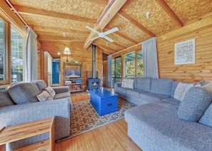 TV - The Cabin, Porepunkah (Porepunkah)