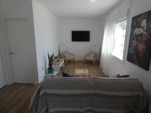 2 chambres, fer et planche à repasser, Wi-Fi, draps fournis
