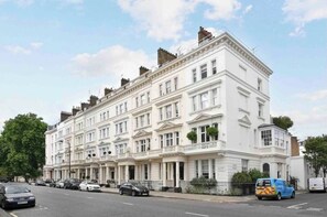 Exterior - Stunning, grand 2 bed, 2 bath apartment with balcony (London)