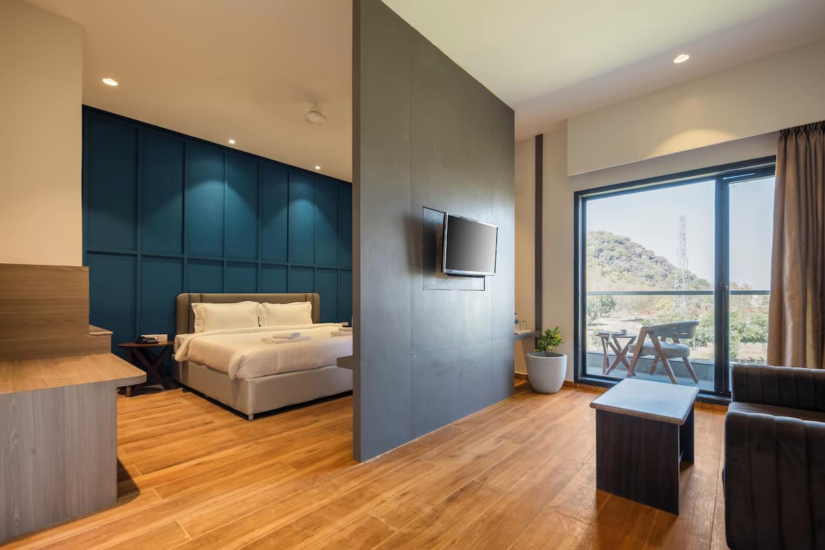 Executive Room, 1 King Bed | Free WiFi