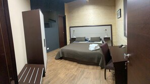 4 bedrooms, WiFi, bed sheets