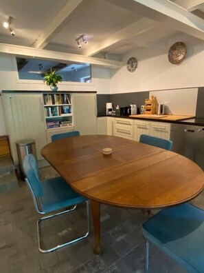 Dining - Beautiful fully private stay, terrace garden side, 1 stop city centre (Amsterdam)