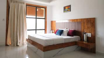 Suite Premium, 1 kamar tidur, pemandangan laut, menghadap laut | 1 kamar tidur, minibar, dan brankas