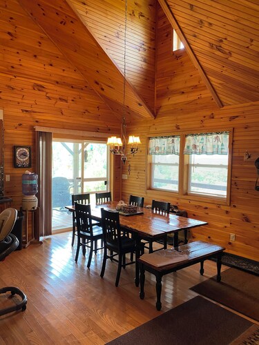 Spacious, secluded cabin