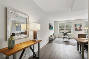 Luxury Condo, 1 Bedroom | In-room dining