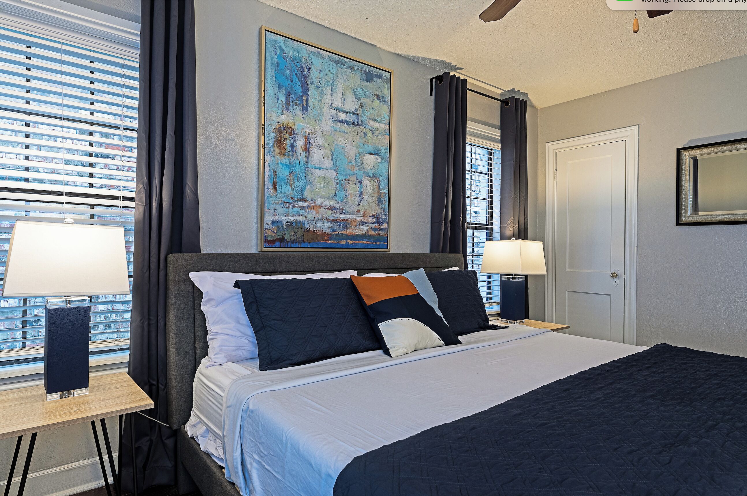 Your Montrose Estate! Sleeps 12/5BR/3BA/3PA
