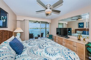 2 bedrooms, iron/ironing board, WiFi, bed sheets - Stunning Ocean Views and the ultimate Florida vacation spot! (St. Petersburg)