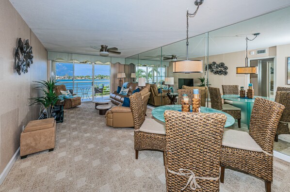 Interior - Stunning Ocean Views and the ultimate Florida vacation spot! (St. Petersburg)