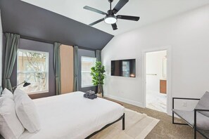 4 bedrooms, desk, iron/ironing board, WiFi