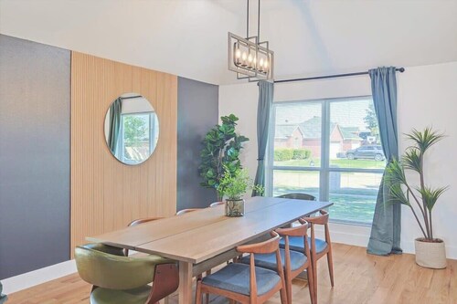 Paradise, Modern Home, Pool & Hot Tub