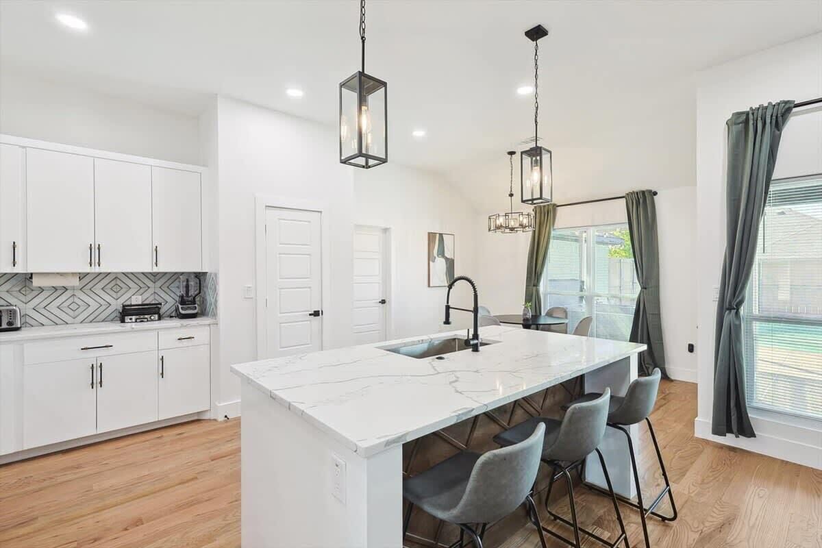 ثلاجة، ميكروويف، فرن، موقد طهي مسطح